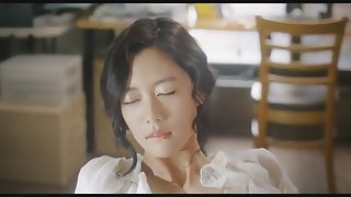 蓝眼睛的美女赚钱