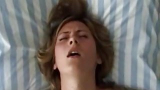 那个男人在男人的房间里干了清洁女工