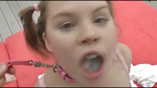 白肤金发的夫人和年轻强壮的恋人