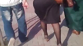 非常漂亮的女孩小便