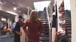 年轻的玛利亚与两个男人发生性关系不是第一次