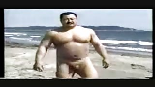 盖伊冲着黑色丝袜的红发女孩