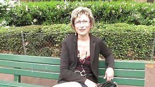 当Eddie搞一个前女友时，现任女友抓住了