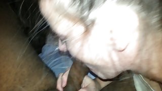 男孩在混蛋中撕毁了Nastyushka