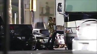 美国色情明星Asa Akira和Jessica Drake热情地操他们两个人