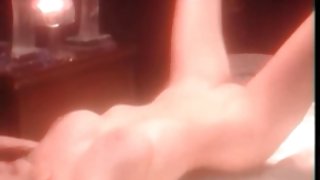 按摩她的裤裆后性交丽达