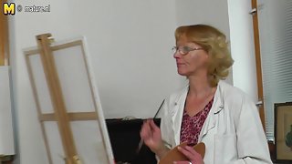 湿漉漉的女士