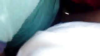 维罗尼卡偷偷摸摸地像一只猫